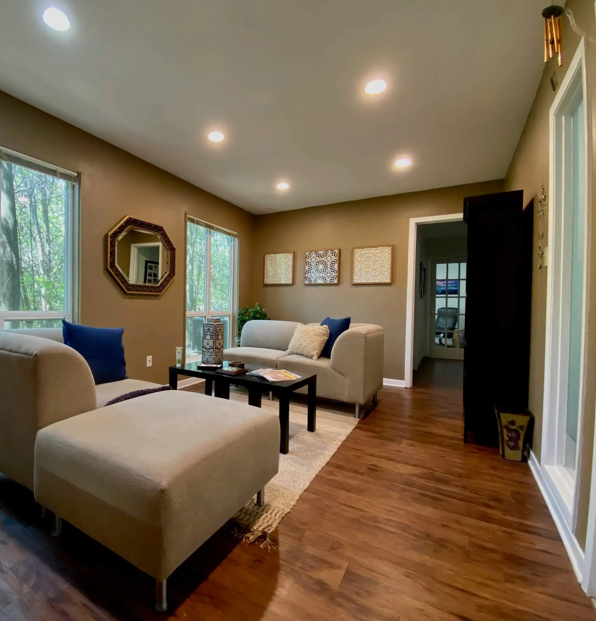 Comfortable counseling space for virtual therapy sessions in Texas